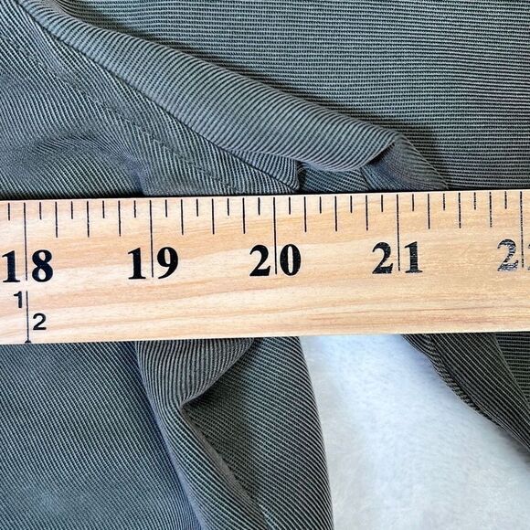 Liz Claiborne Button down shirt- Women petite Small - Picture 4 of 9